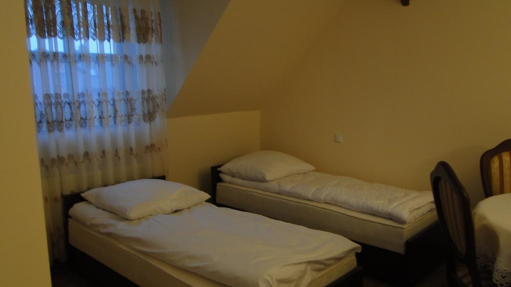 Pokoje Goscinne W Ratuszu Ogrodzieniec Zimmer foto